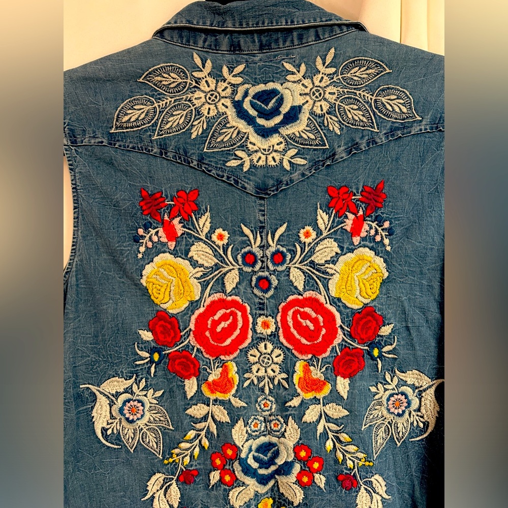 JOHNNY WAS Size medium, sleeveless denim dress in very good condition